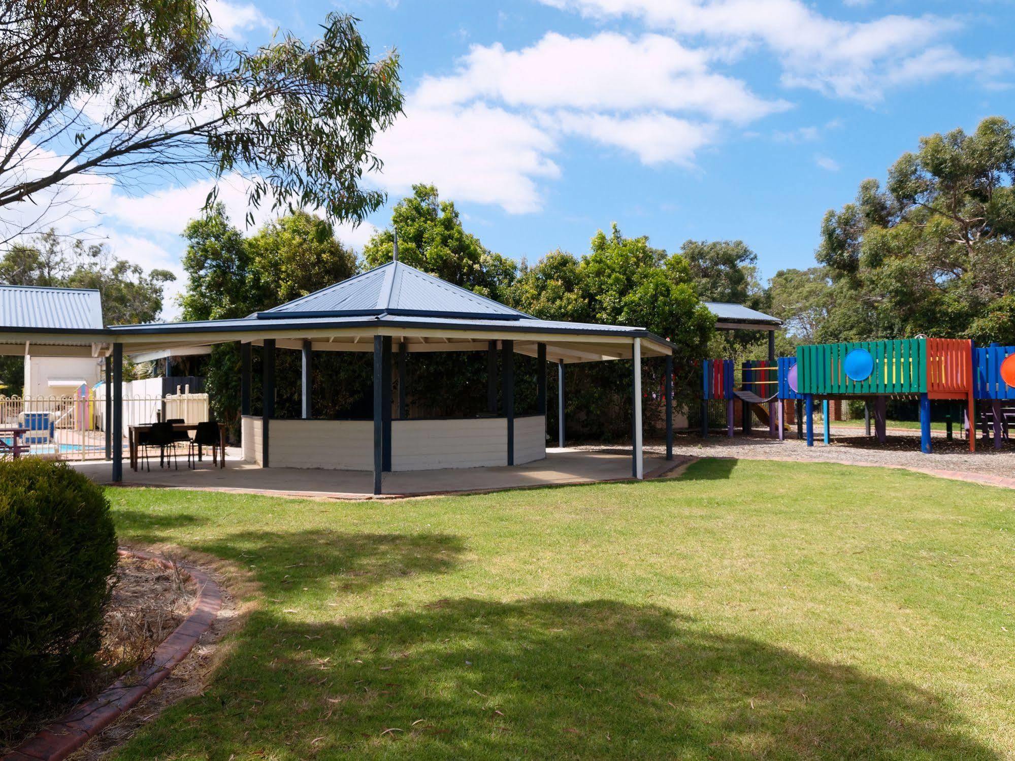 沃德百尼度假村 Wimbledon Heights 外观 照片