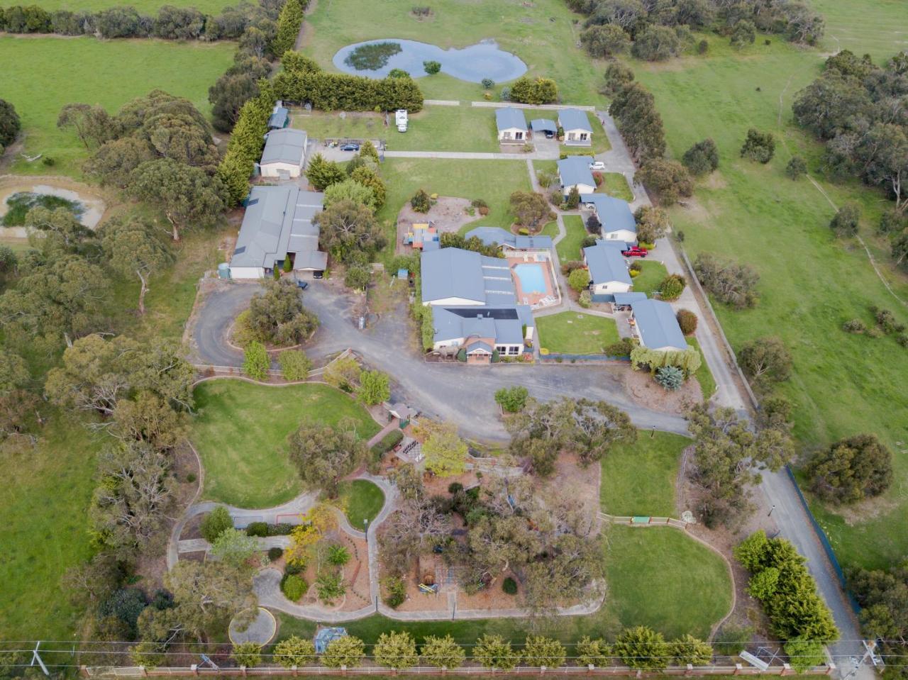 沃德百尼度假村 Wimbledon Heights 外观 照片